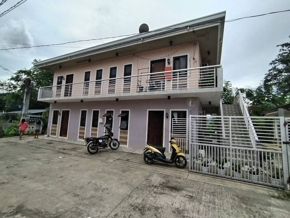 Front view of Hollanda Recidencia Homestay. Where to stay in Abra