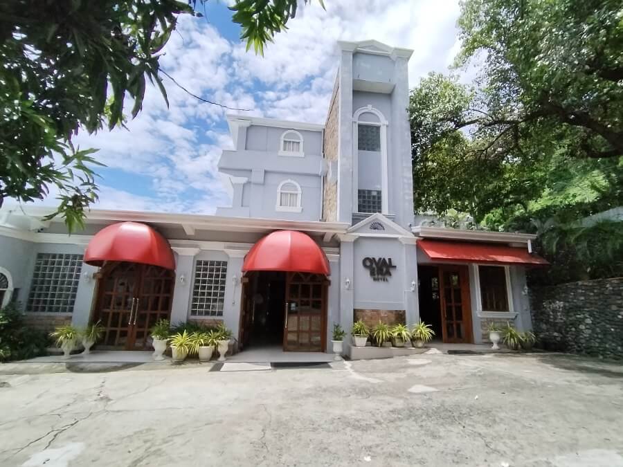 Oval Era Hotel front view